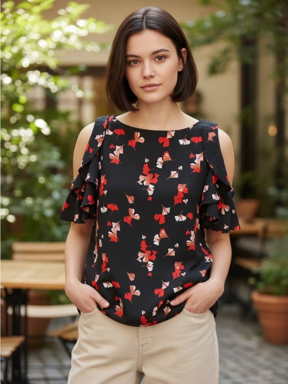 BANANA REPULBIC Floral Ruffle Shoulder  Blouse Red & White Petal Print sz xs